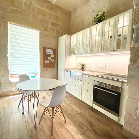 Cosy Traditional Maltese Holiday home