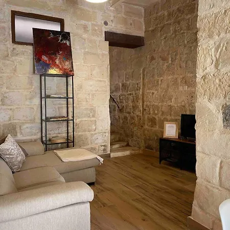 Cosy Traditional Maltese *