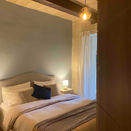 Cosy Traditional Maltese Holiday home Attard